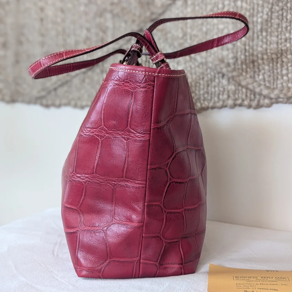 *SOLD* NWT Dooney & Bourke Women's Red Embossed Leather Medium East West Tote - Picture 4 of 17